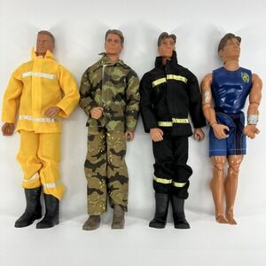 Vintage 1990's GI Joe Action Figure Lot With 4 Dolls And Many Accessories